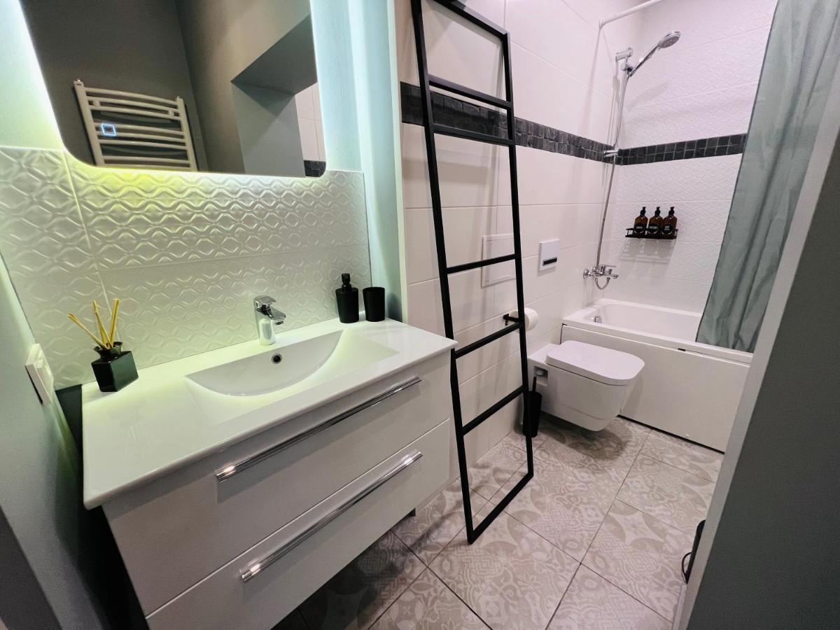 The Right Coast With Free Private Parking Leilighet Riga